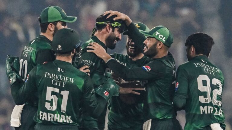 Pakistan Spinner Usman Tariq Signs With Warwickshire for T20 Blast