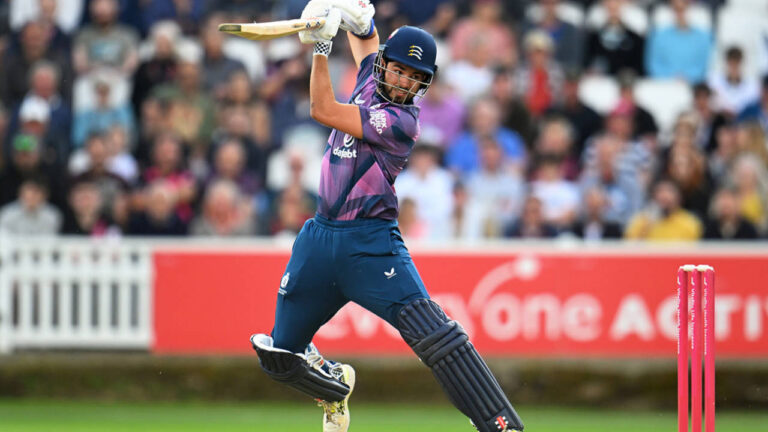 Holden, De Caires Fire Middlesex to First Win of Season in Vitality Blast