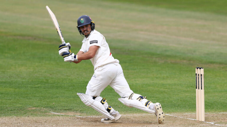 Carlson, Ingram steer chase as Glamorgan overcome Surrey resistance 3 416439.6