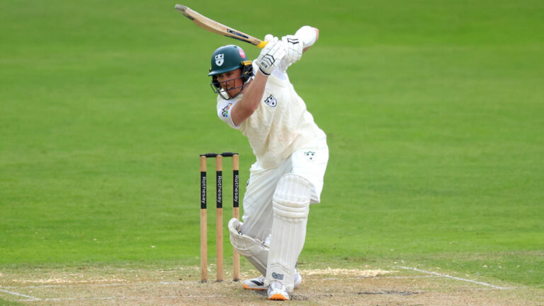 Hose, D’Oliveira show required grit in Worcestershire response on Day 2