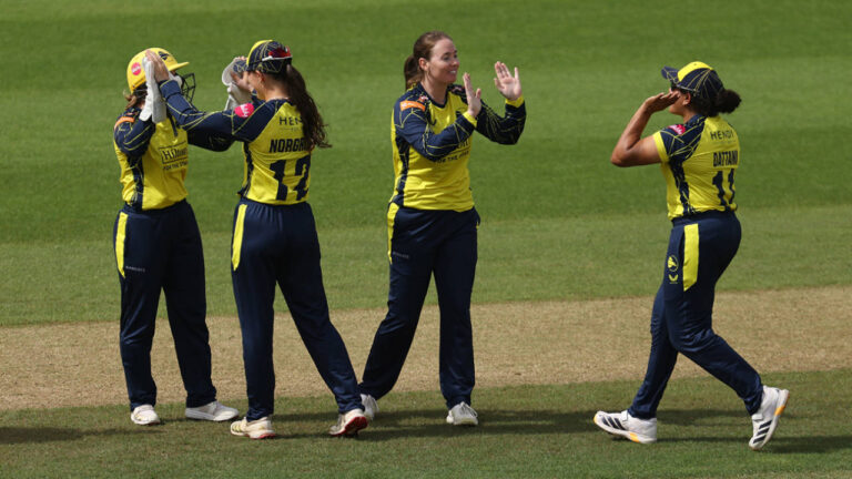 Maia Bouchier 87, Amanda-Jade Wellington hat-trick keep Hawks on the rise in Vitality Blast 6 417596.6
