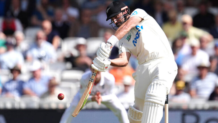 Mitchell fifty guides New Zealand’s lead past 400 at The Oval