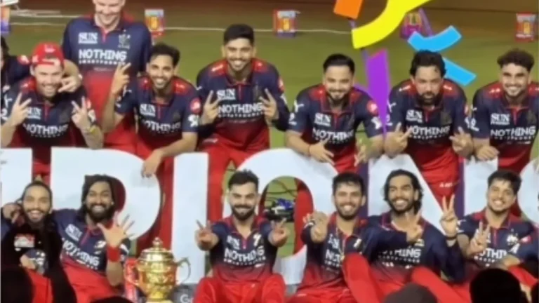 Watch: Krunal Pandya's savage '5 trophies' gesture sparks hilarious reaction fro Virat Kohli 4 krunal pandya and rcb teammates